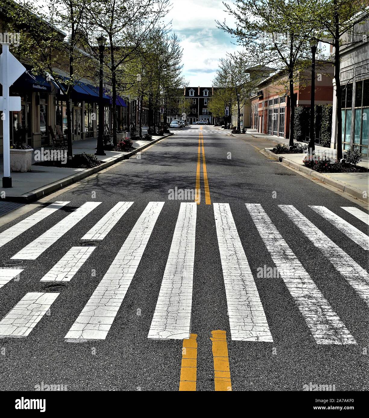 Leere Straße in Myrtle Meach mit Zebrastreifen Stockfoto