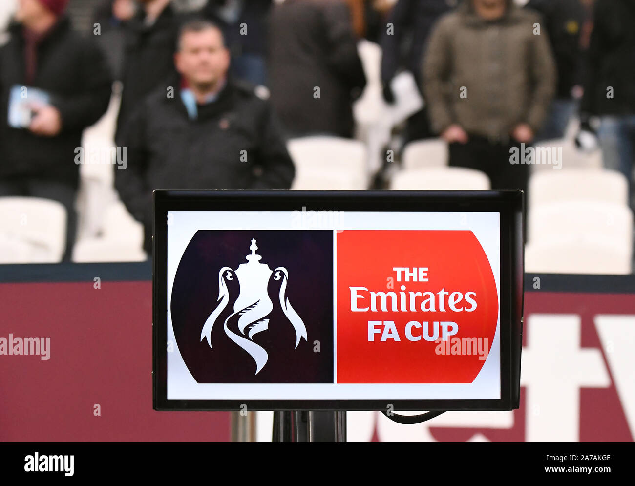 LONDON, ENGLAND - Januar 5, 2019: Die Emirate FA Cup Logo dargestellt vor dem FA Cup 2018/19 Runde 3 Spiel zwischen West Ham United und Birmingham City FC in London Stadion. Stockfoto