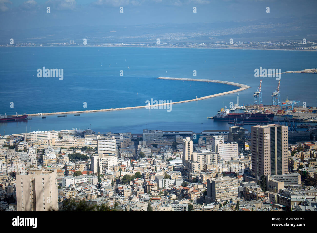 Panoramablick auf die untere Stadt und der israelischen Hafen von Haifa Stockfoto