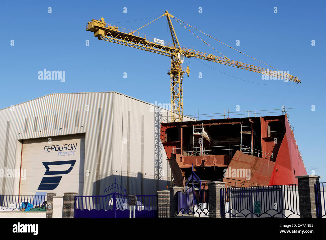 Ferguson Marine Schiffbau von der schottischen Regierung Gebäude Calmac Ferry Port Glasgow GROSSBRITANNIEN verstaatlicht werden Stockfoto