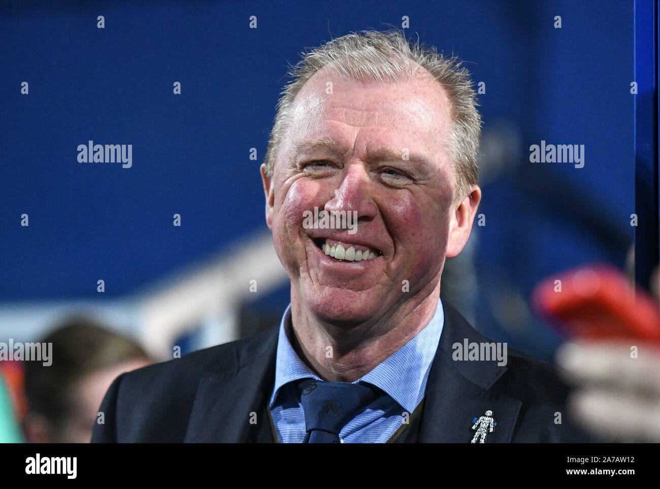 LONDON, ENGLAND - 15. FEBRUAR 2019: QPR Manager Steve McClaren dargestellt vor der fünften Runde 2018/19 FA Cup Spiel zwischen Queens Park Rangers FC und FC Watford an der Loftus Road Stadium. Stockfoto