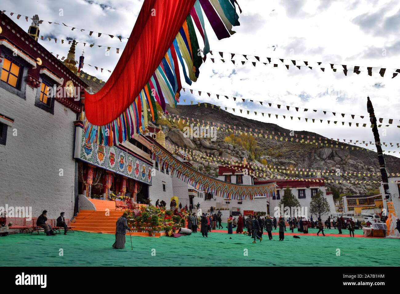 Kloster Sera, Lhasa, Tibet - ca. Oktober 2019: Einer der großen Drei Gelug Universität Klöster Tibets, wurde im Jahre 1419 gegründet. Stockfoto