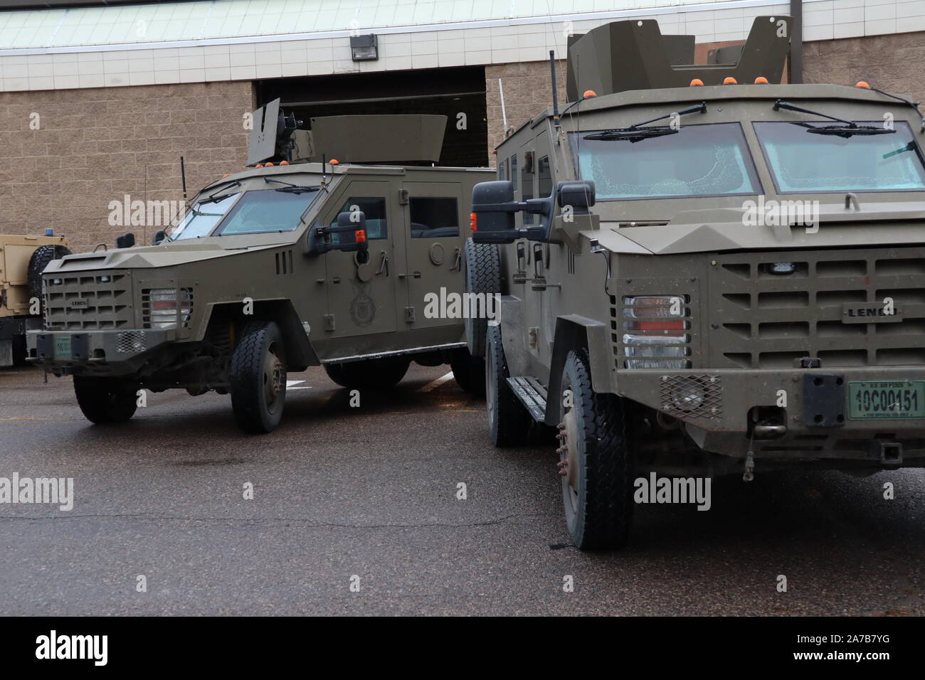 BearCat Fahrzeuge für einen Konvoi während der globalen Thunder 20, Oktober 23, 2019, an der Malmstrom Air Force Base, Mont groß angelegte Übungen, wie globale Donner, beinhalten umfangreiche Planung und Koordinierung einzigartige Ausbildung für zugeordnete Einheiten und Verbündeten zur Verfügung zu stellen. (U.S. Air Force Foto von älteren Flieger Tristan Truesdell/Freigegeben) Stockfoto