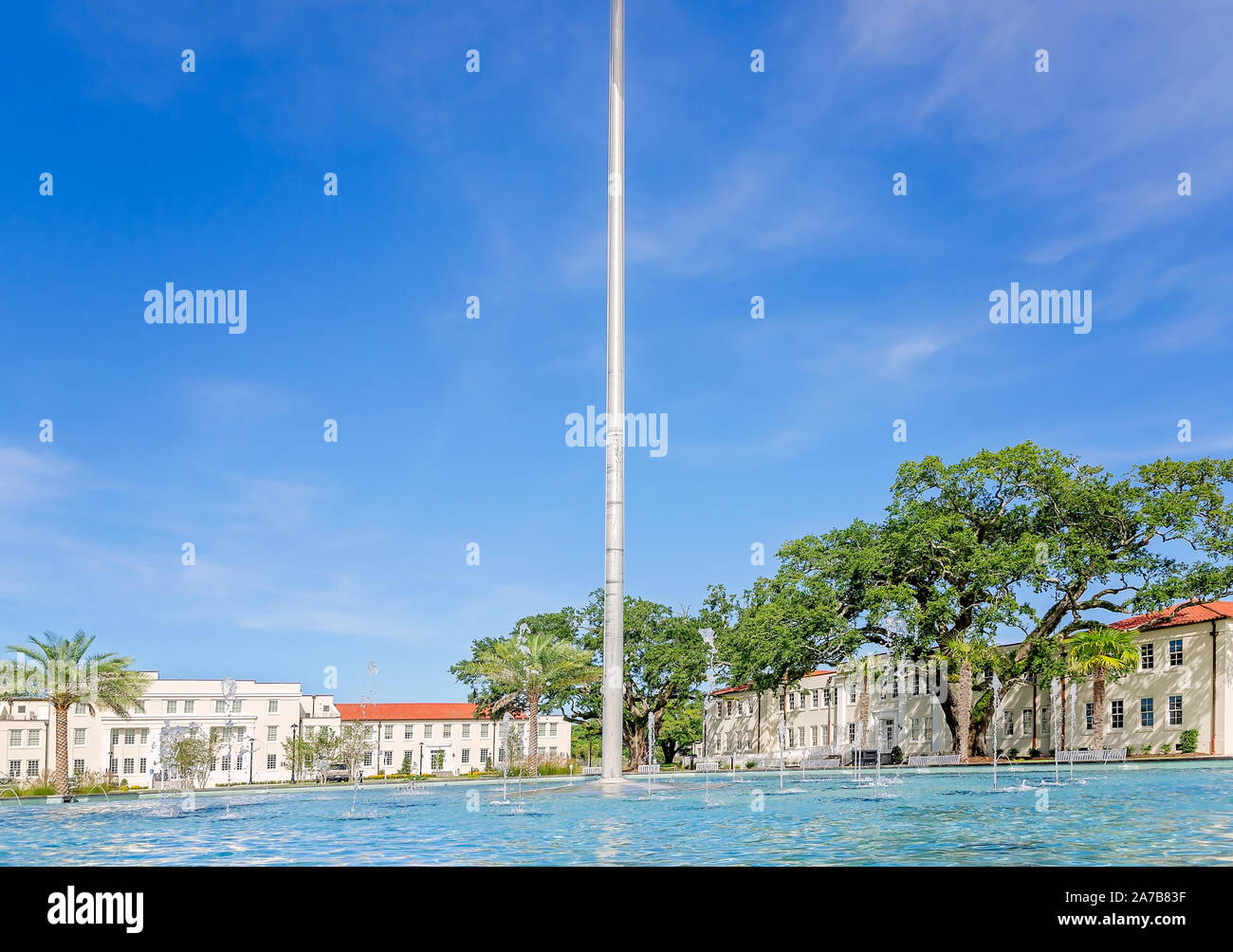 Ein flag Pole steht in der Mitte von Centennial Plaza Brunnen, Okt. 22, 2019 in Gulfport, Mississippi. Stockfoto