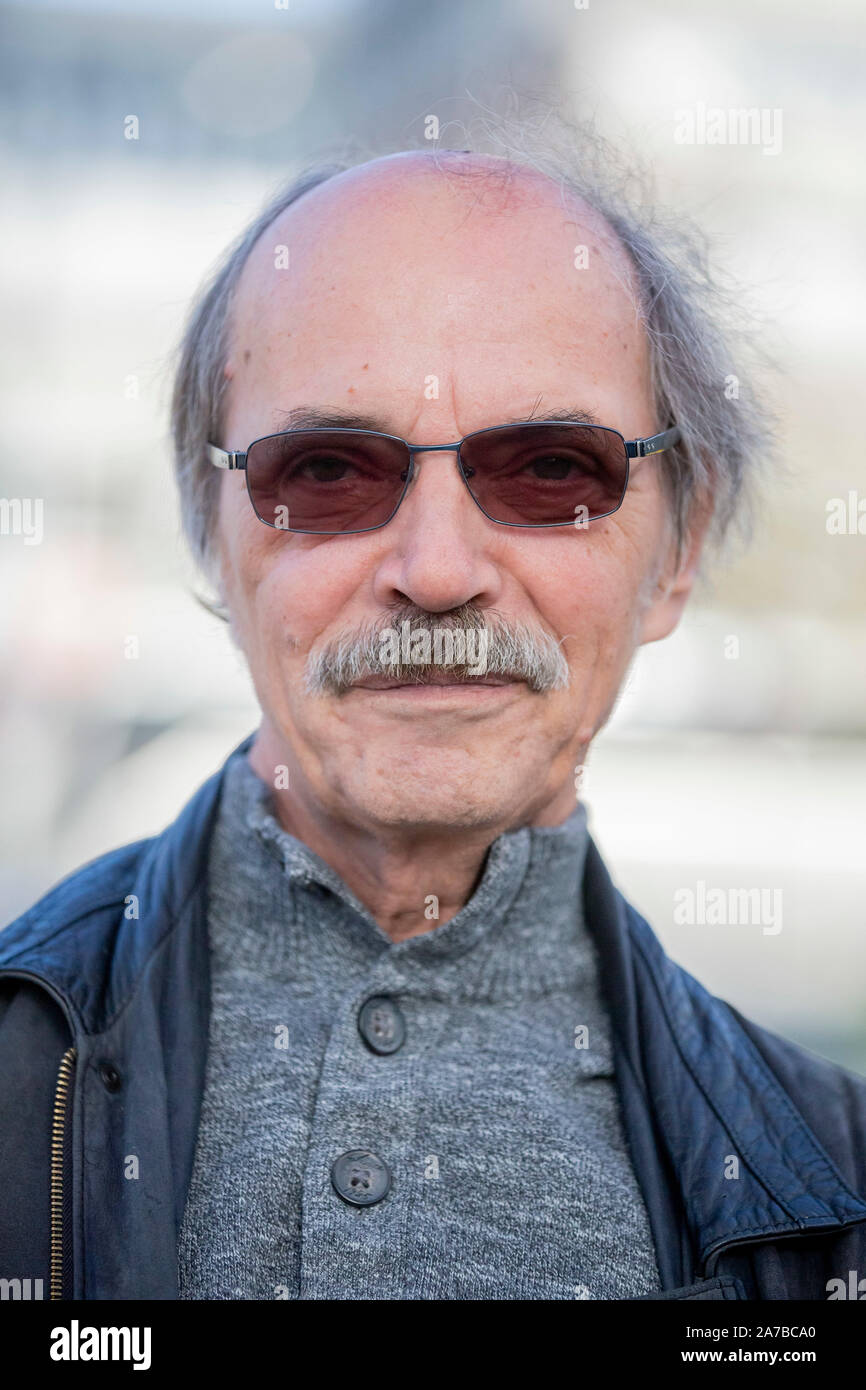 Berlin, Deutschland. 30 Okt, 2019. Michael Masur, Klavierbauer, steht am Alexanderplatz. Michael Masur, der älteste Sohn des international renommierten Dirigenten Kurt Masur, nahm teil am 4. November 1989 auf dem Alexanderplatz in Ost-Berlin, was, nach offiziellen Schätzungen war die größte Demonstration in der DDR-Geschichte mit fast einer Million Menschen. (Dpa: "Wir waren so viele ': Massendemonstration auf dem Alex vor 30 Jahren") Credit: Christoph Soeder/dpa/Alamy leben Nachrichten Stockfoto