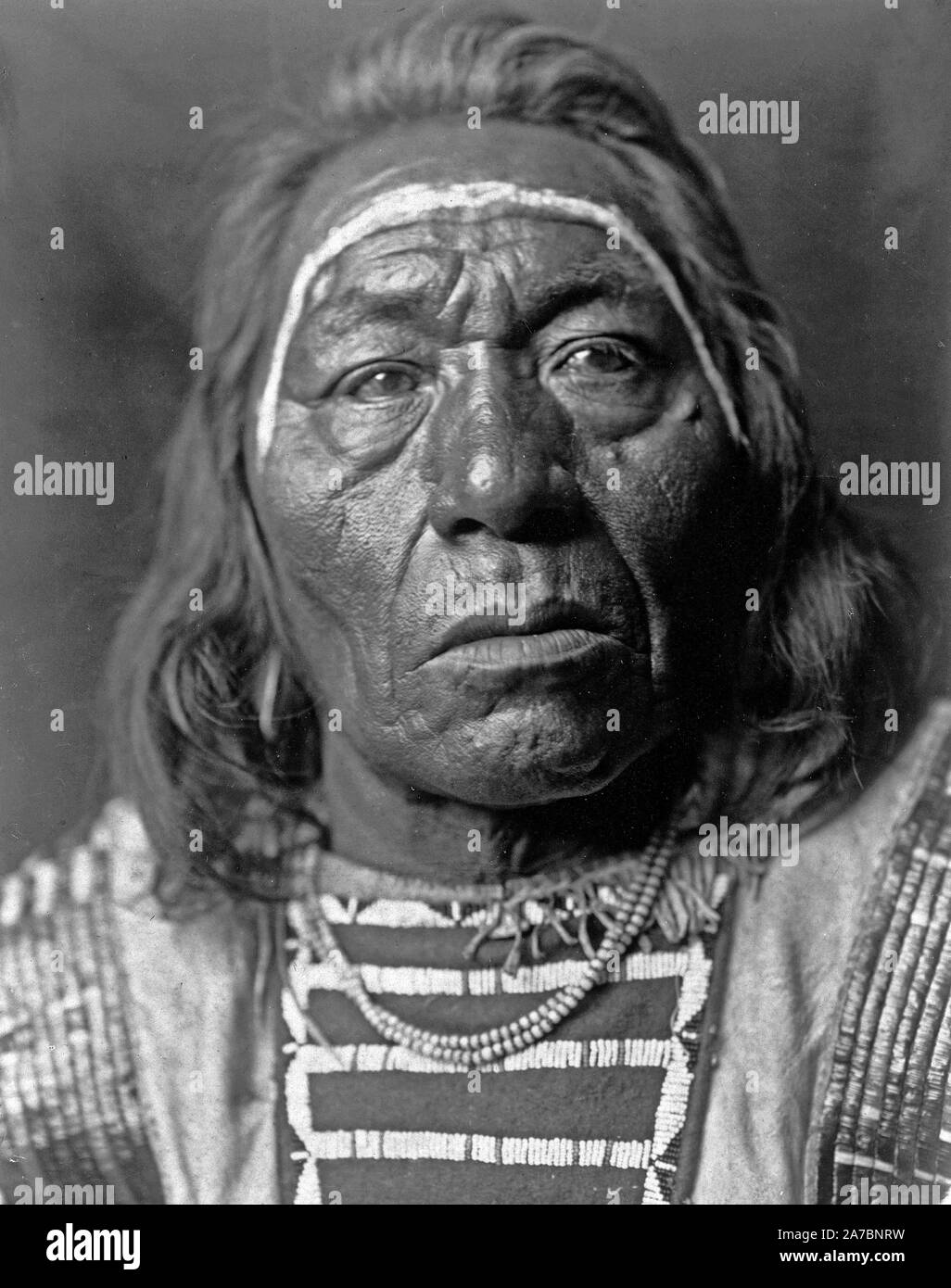 Edward S. Curtis Native American Indians - Crow Indian, führt der Wolf Ca. 1908 Stockfoto