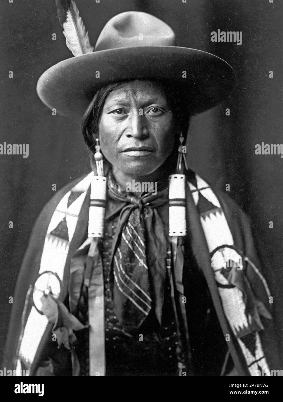 Edward S. Curtis Native American Indians - jicarilla Apache Indian Cowboy Hut tragen kann. 1905 Stockfoto