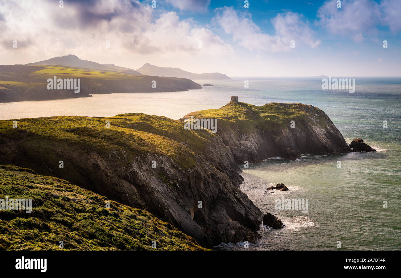 Eine herrliche Aussicht auf die Küste von Pembrokeshire südlich von St Davids um Haverfordwest Stockfoto