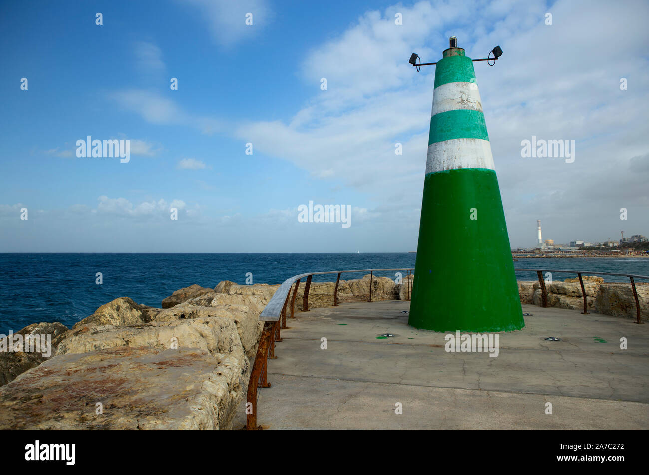 Grüne Rundumleuchte auf den Hafen von Tel Aviv Stockfoto