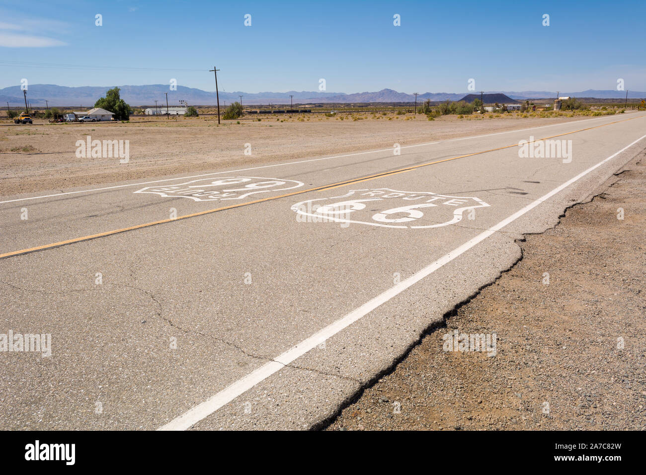 Berühmte Route 66 Wahrzeichen auf der Straße in der kalifornischen Wüste. United States Stockfoto