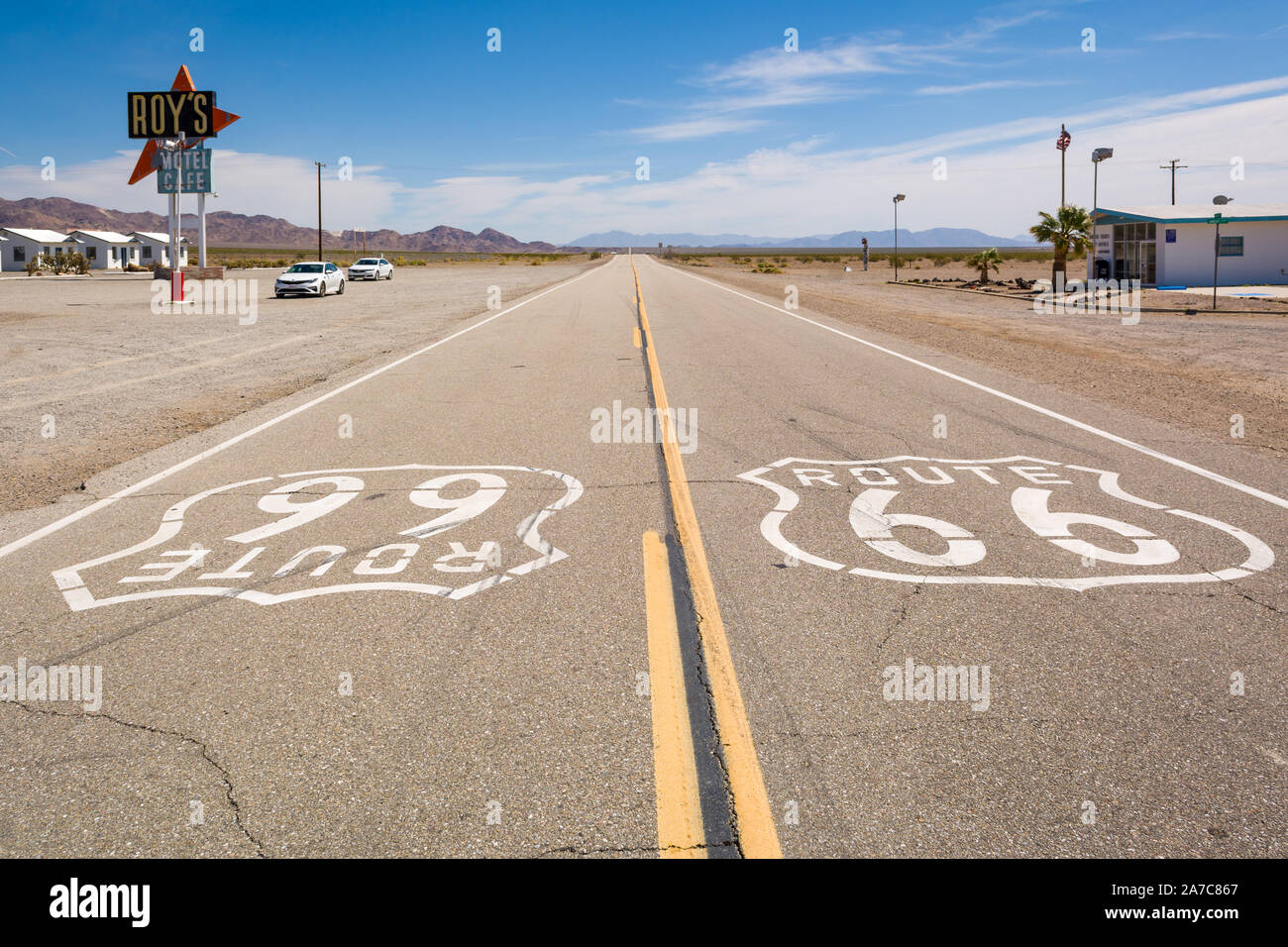 Berühmte Route 66 Wahrzeichen auf der Straße in der kalifornischen Wüste. United States Stockfoto