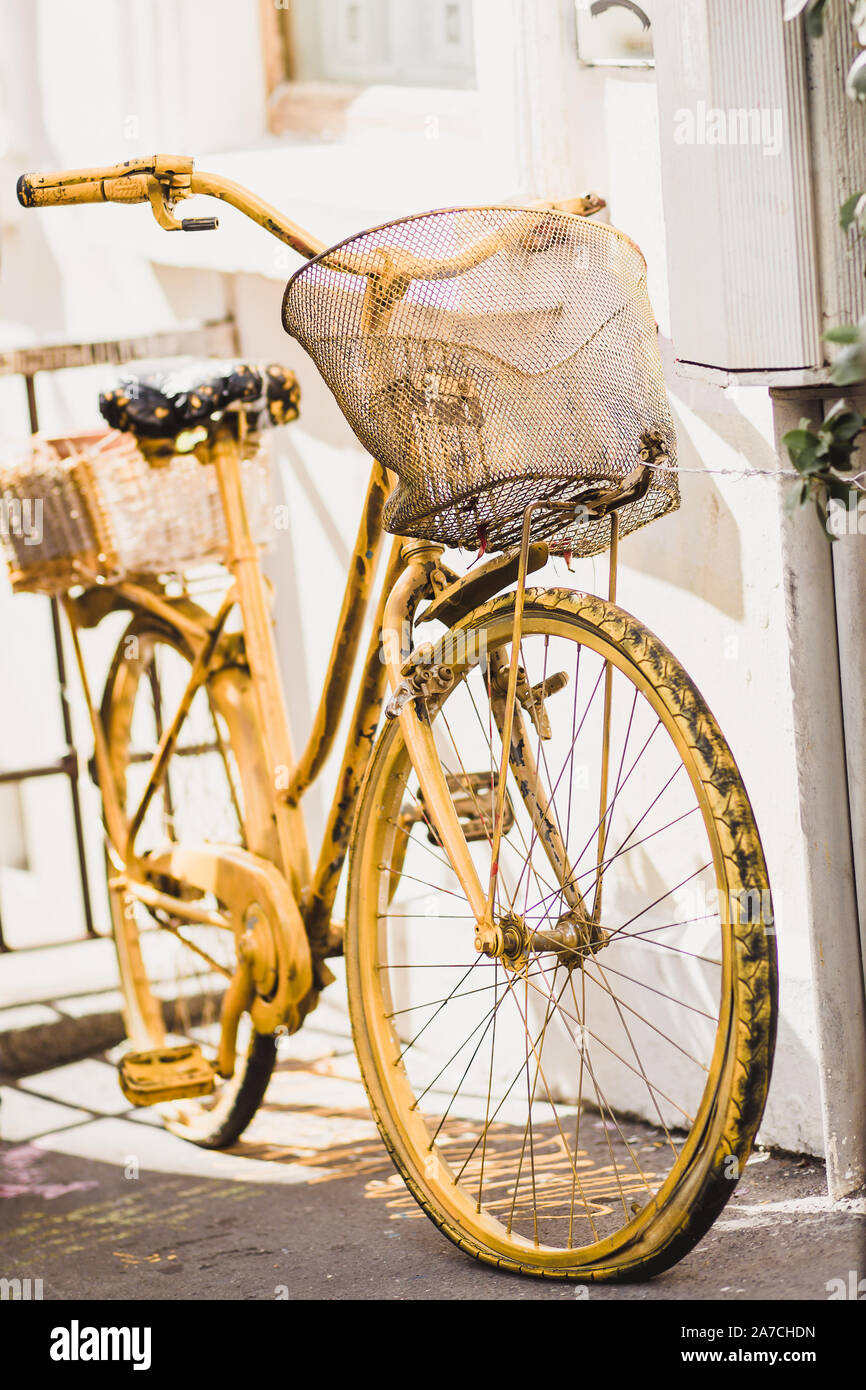 Fahrräder in der Stadt - Günstige und bequeme umweltfreundliche Verkehrsmittel - wirtschaftlichen Transport Stockfoto