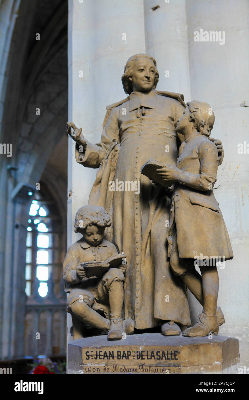 Statue in der Kirche des Hl. Jakobus in Le Treport, Frankreich, St Jean Baptiste de la Salle, Heiliger der katholischen Kirche und der Schutzpatron für Lehrer Stockfoto