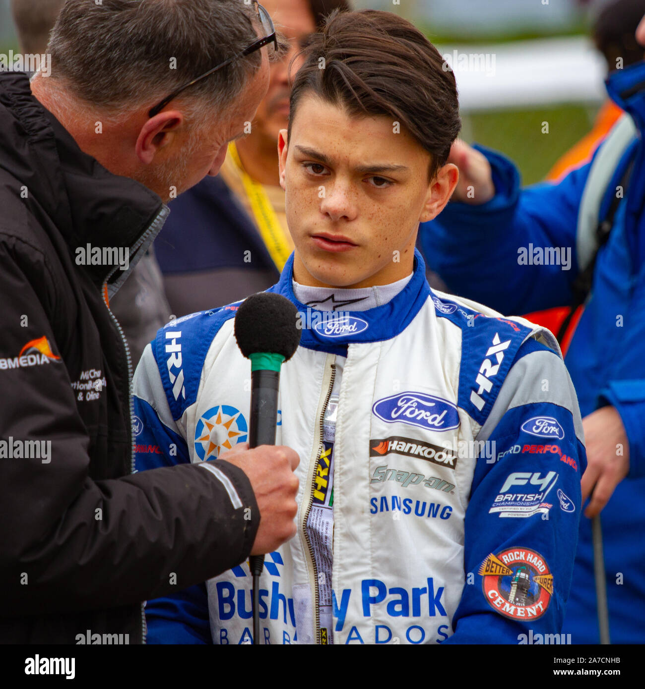 Meisterschaft Sieger Zane Maloney befragt nach dem Qualifying. Britische Formel 4. Letzten Rennwochenende der Saison. Brands Hatch, 12 Okt 2019 Stockfoto