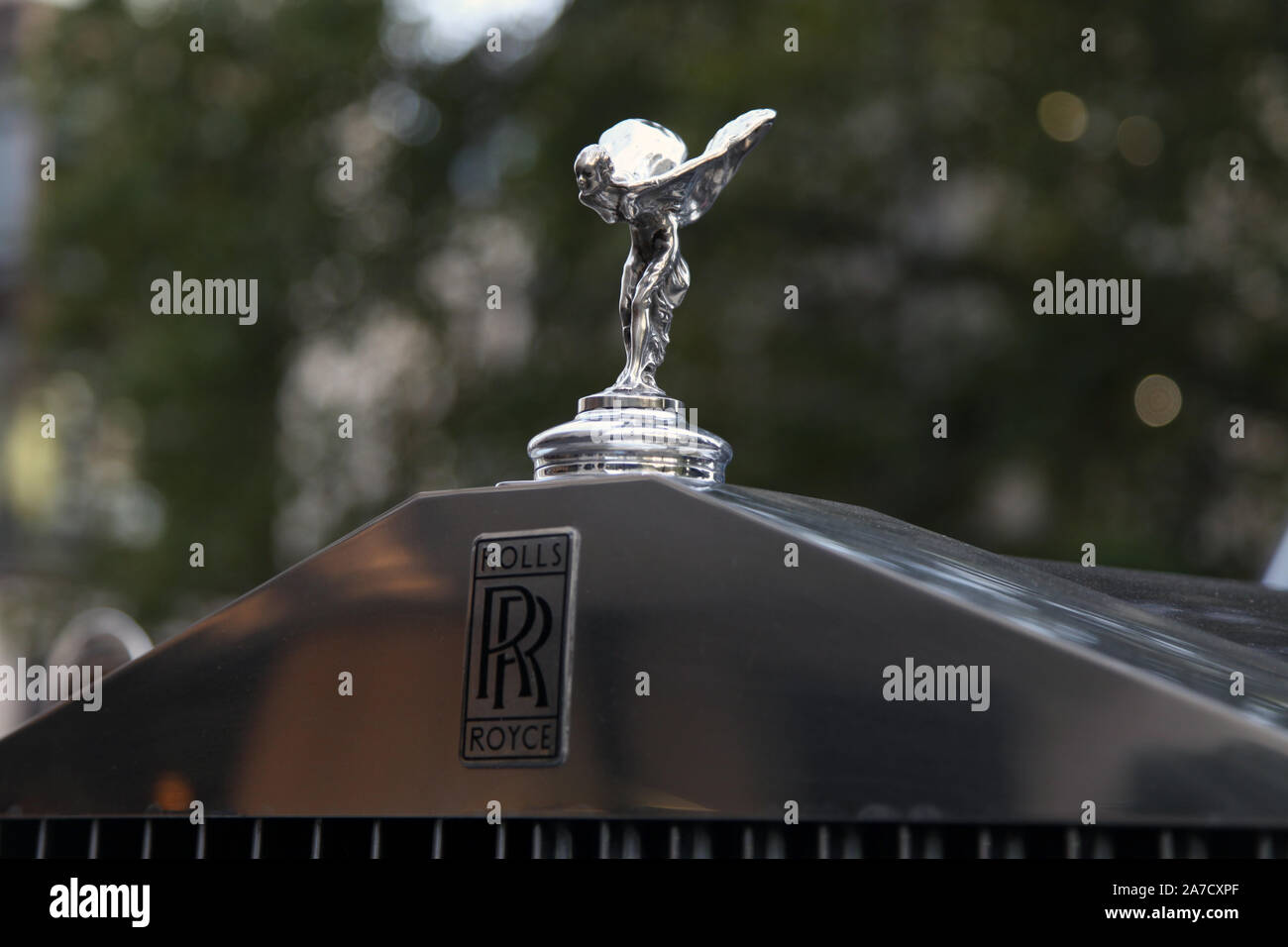 Rolls Royce Silver Cloud III Nahaufnahme von Emily, die Flying Lady Kühlerfigur auf Motorhaube Stockfoto