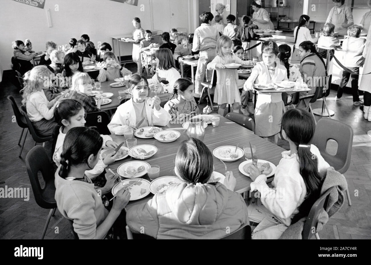 School Dinners, Stanley Junior School, Nottingham November 1986 UK Stockfoto