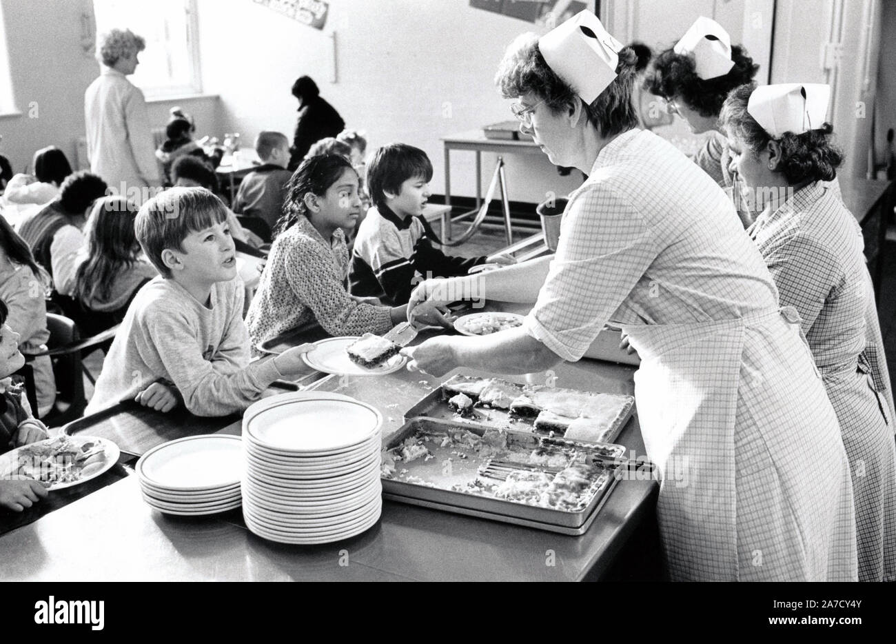 School Dinners, Stanley Junior School, Nottingham November 1986 UK Stockfoto