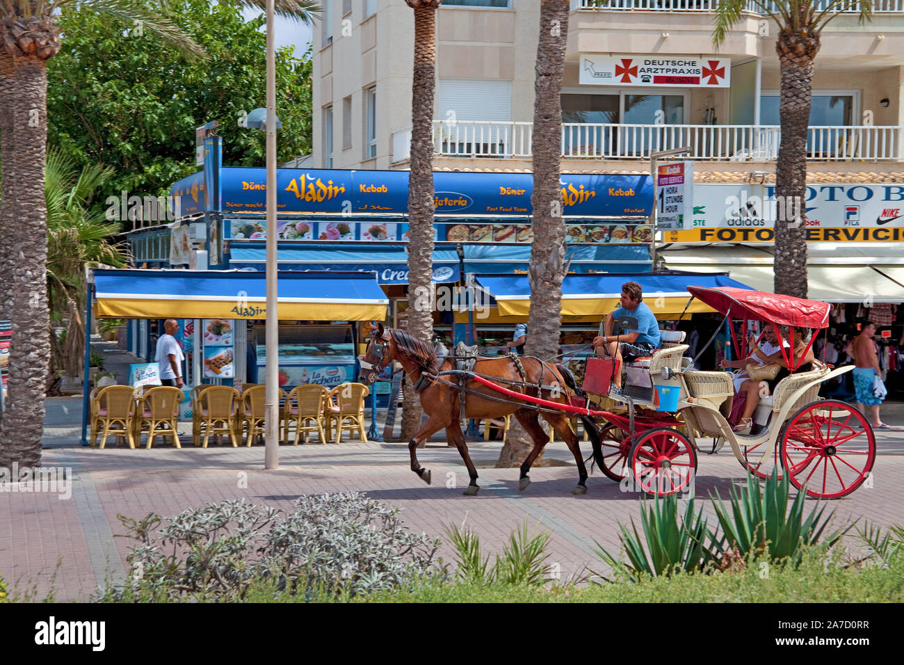 Pferdekutsche an der Promenade, Ballermann, Playa de Palma, El Arenal, Mallorca, Balearen, Spanien Stockfoto