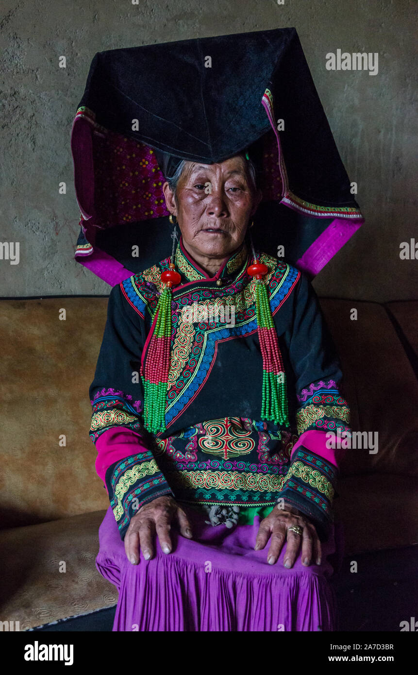 Porträt einer Frau Yi, Shangri-La, Yunnan, China Stockfoto