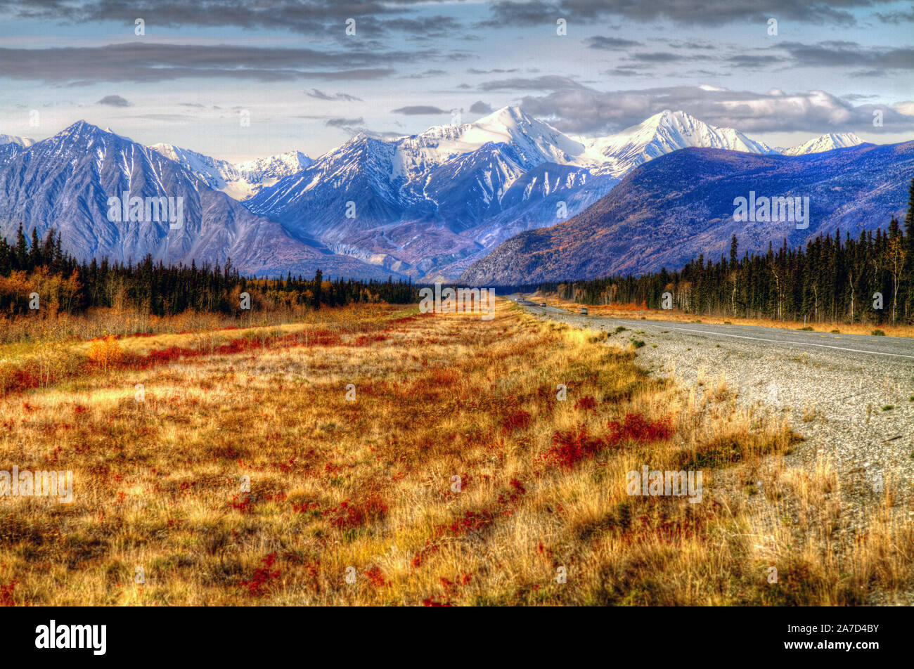 Herbst Blick von der Alaska Highway, nähert sich Haines Junction und Kluane National Park und Finden, Yukon, Kanada. Stockfoto