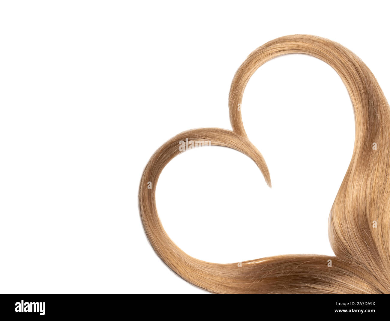 Blonde Haare in Form von Herz auf weißem isoliert Stockfoto