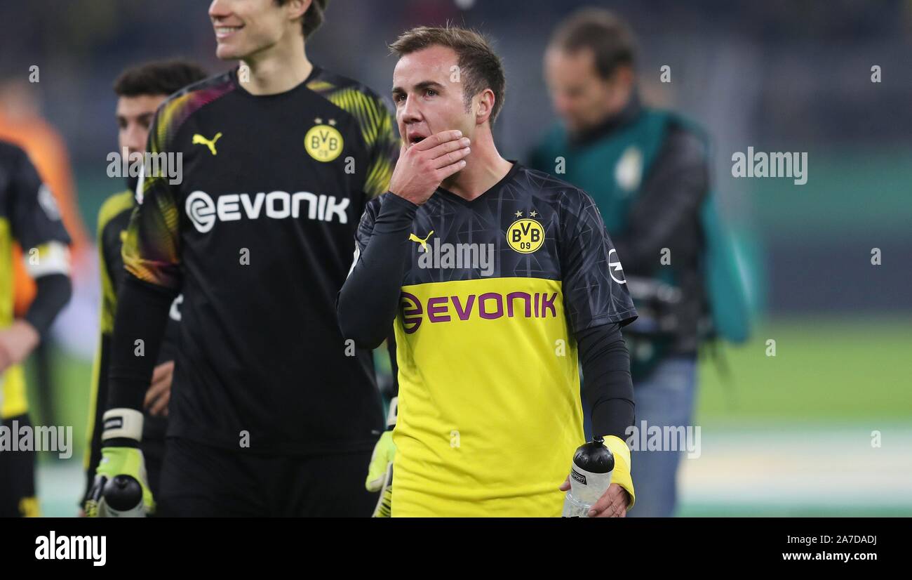 Firo: 30.10.2019, Fußball, Fußball: DFB-Pokal, Saison 2019/2020, BVB Borussia Dortmund - VfL Borussia Signal Iduna Mario Gotze, Geste | Stockfoto