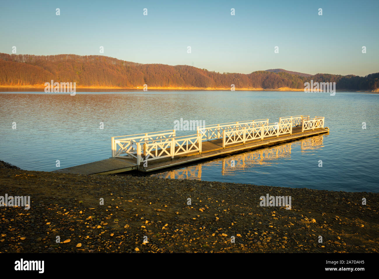 Morgen von Solina See. Polanczyk, Transkarpatien, Polen. Stockfoto