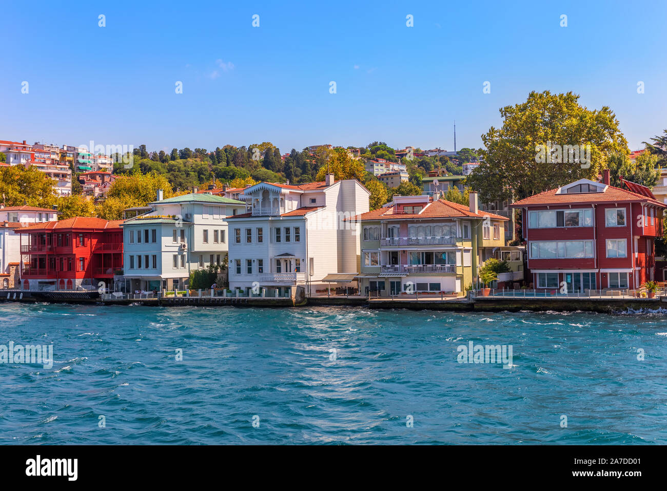 Häuser am Bosporus, Kuzguncuk Bezirk in Istanbul, Türkei Stockfoto