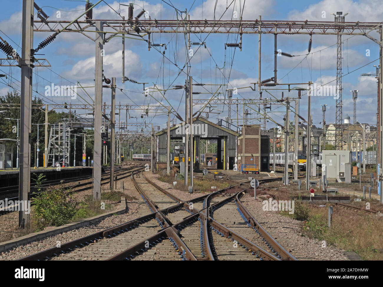 Eisenbahnstrecken und Freileitungen Cambridgeshire August Stockfoto