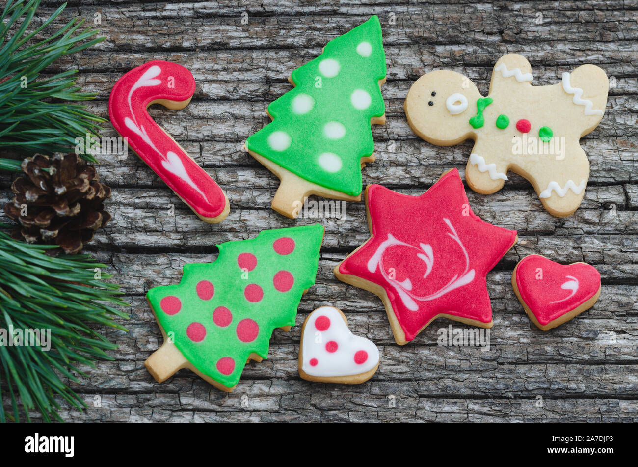 Hausgemachte Kekse für Weihnachten. Ansicht von oben. Cookies eingerichtet. Stockfoto