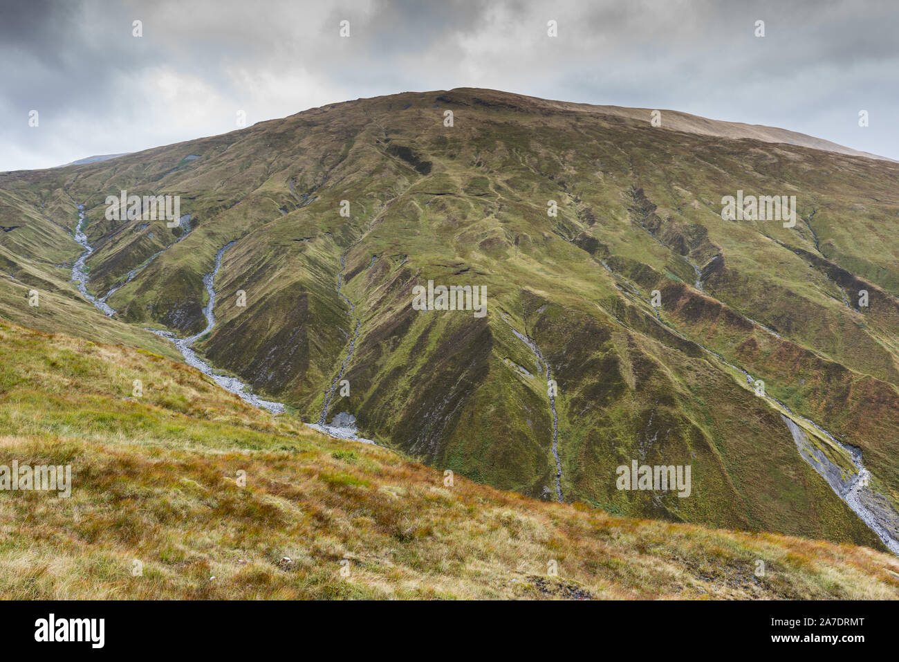 Wasserrinne-erosion an der Basis von beinn Bhreac - liath, Schottland Stockfoto