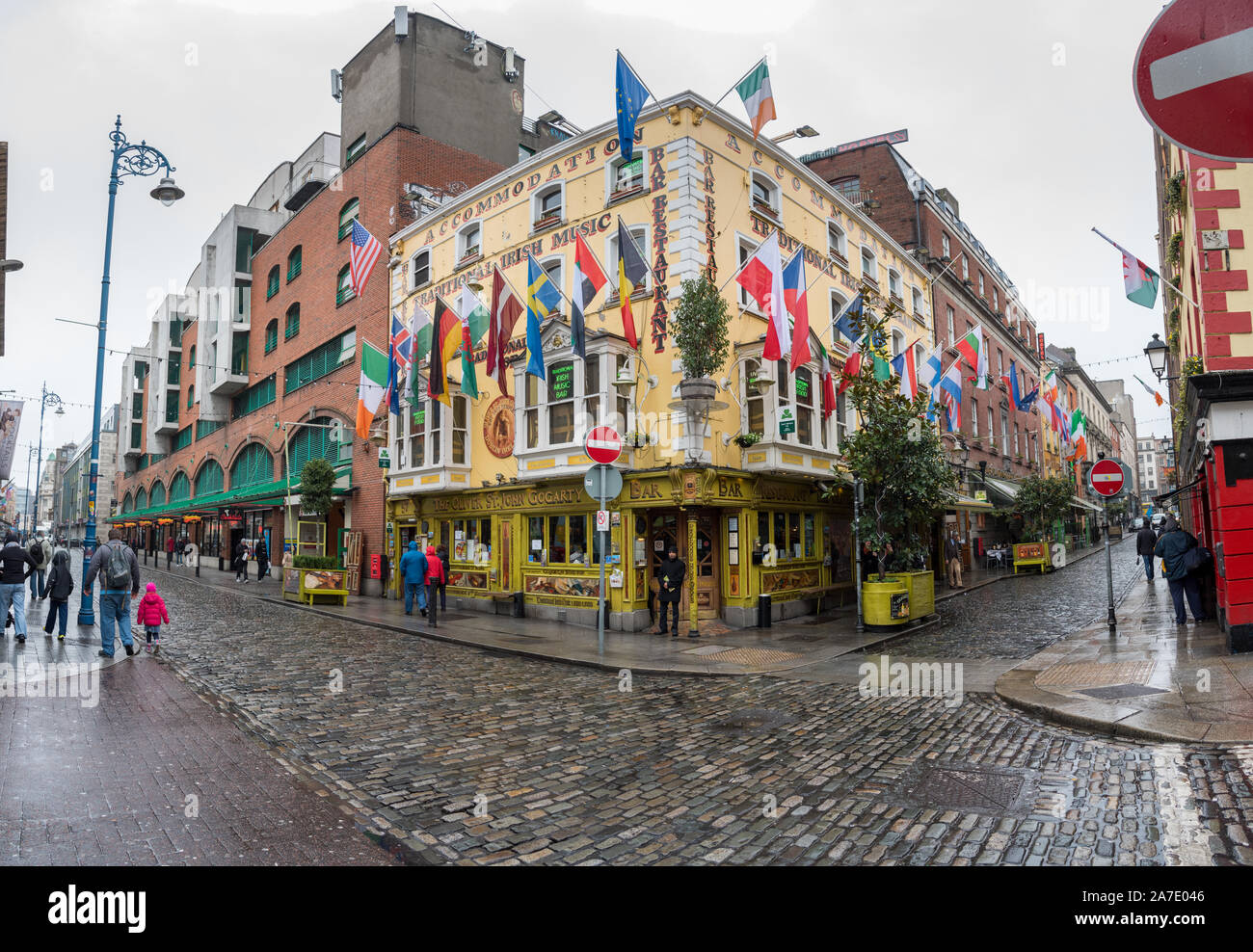 TEMPLE BAR Street, Dublin, Irland - 02 April 2015: Der Bereich ist die Lage der zahlreichen Bars, Pubs und Restaurants in Dublin Stockfoto