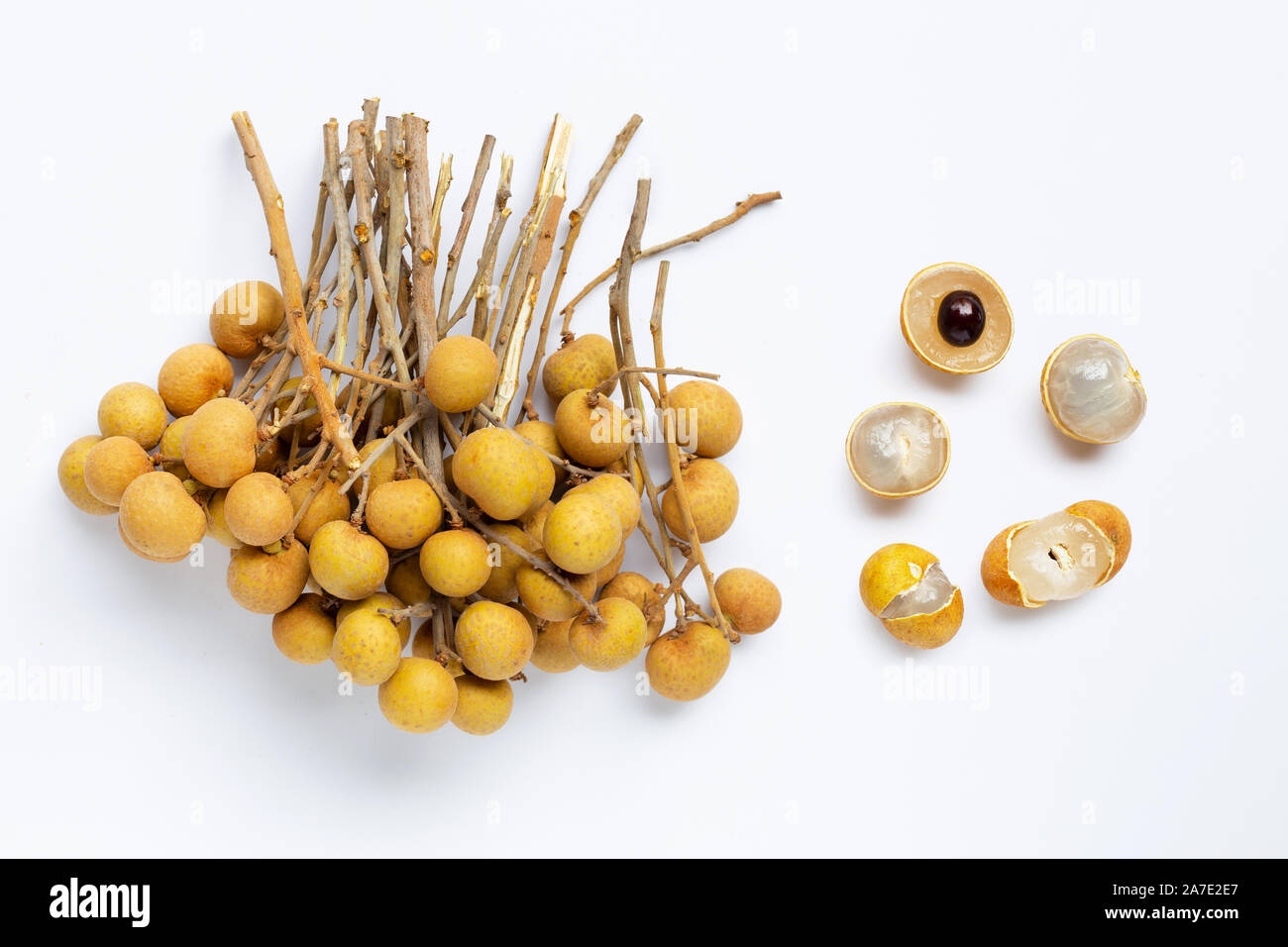 Longan isoliert auf weißem Hintergrund. Ansicht von oben Stockfoto