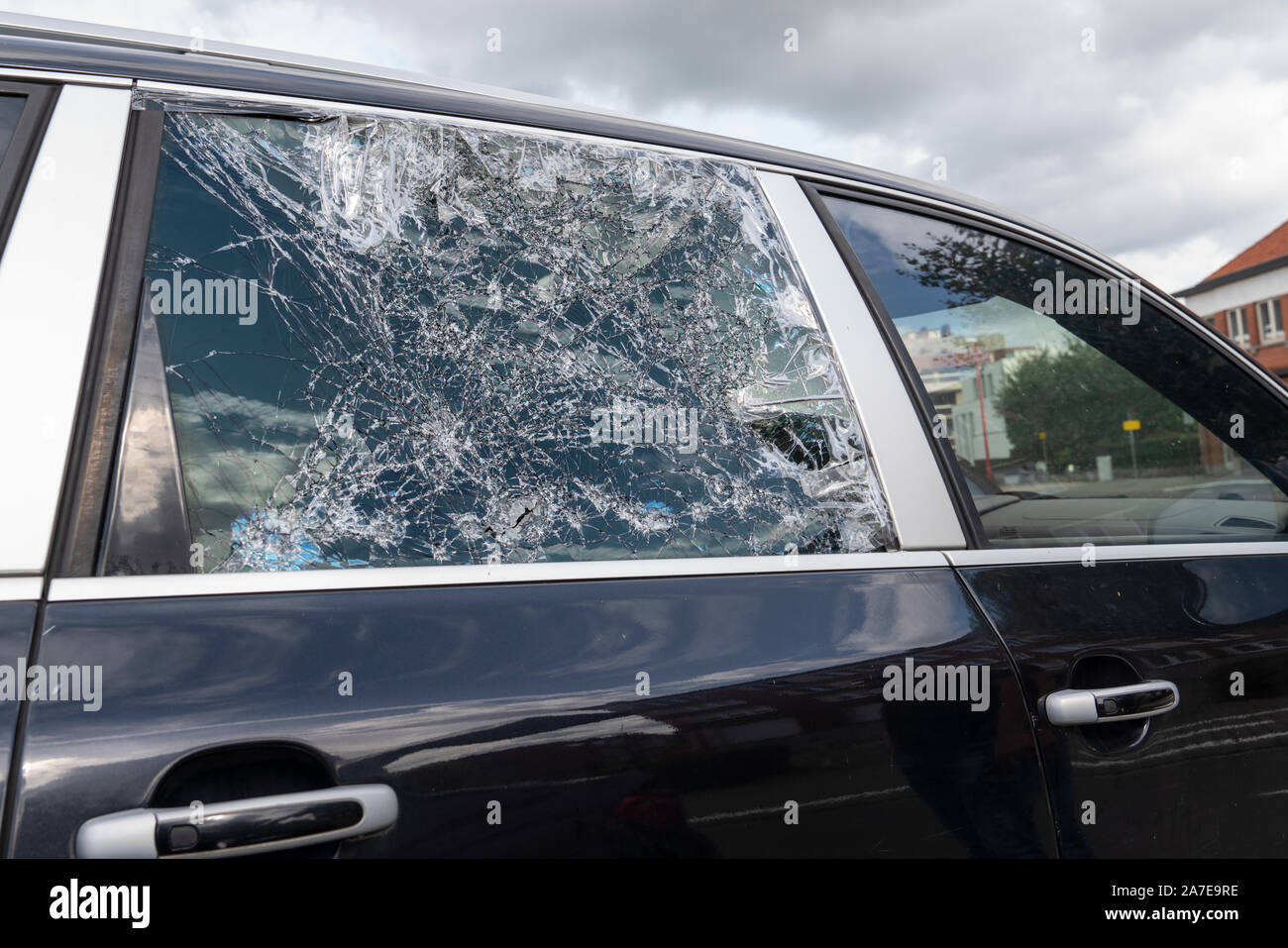 Closeup Bild von Schwarz gestohlen Schaden auto Glasbruch windows Stockfoto