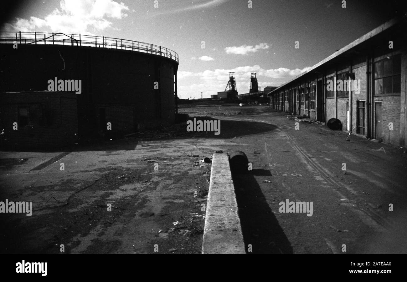 Eine Kohlegrube und zugehörigen Schwerindustrie in der dearne Valley, South Yorkshire in 1983. Die Kohle und die meisten der Industrie hat seit dem geschlossen worden. Stockfoto