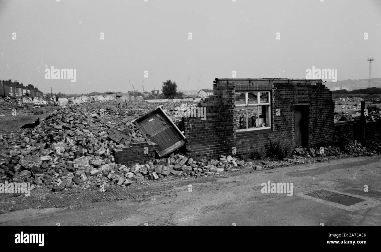 Eine Industriebrache lanscape im dearne Tal in der Nähe von Rotherham in South Yorkshire in 1983. Die meisten der Schwerindustrie in der Gegend. Stockfoto