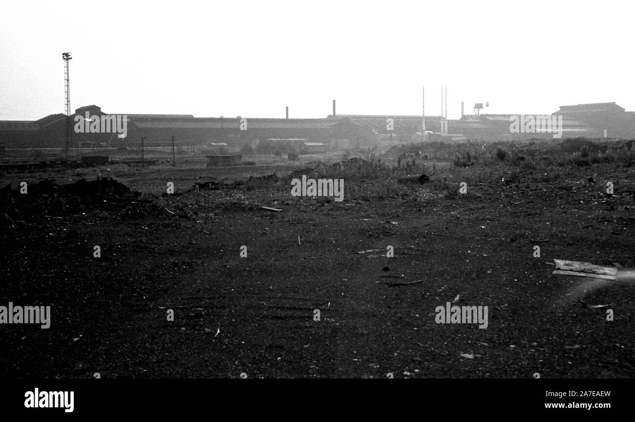 Eine Industriebrache lanscape im dearne Tal in der Nähe von Rotherham in South Yorkshire in 1983. Die meisten der Schwerindustrie in der Gegend. Stockfoto