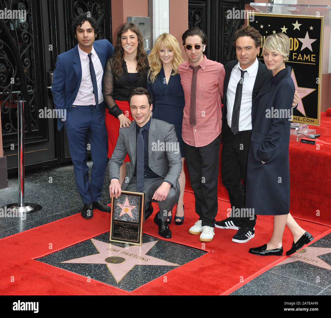 Johnny galecki and kaley cuoco sweeting -Fotos und -Bildmaterial in ...