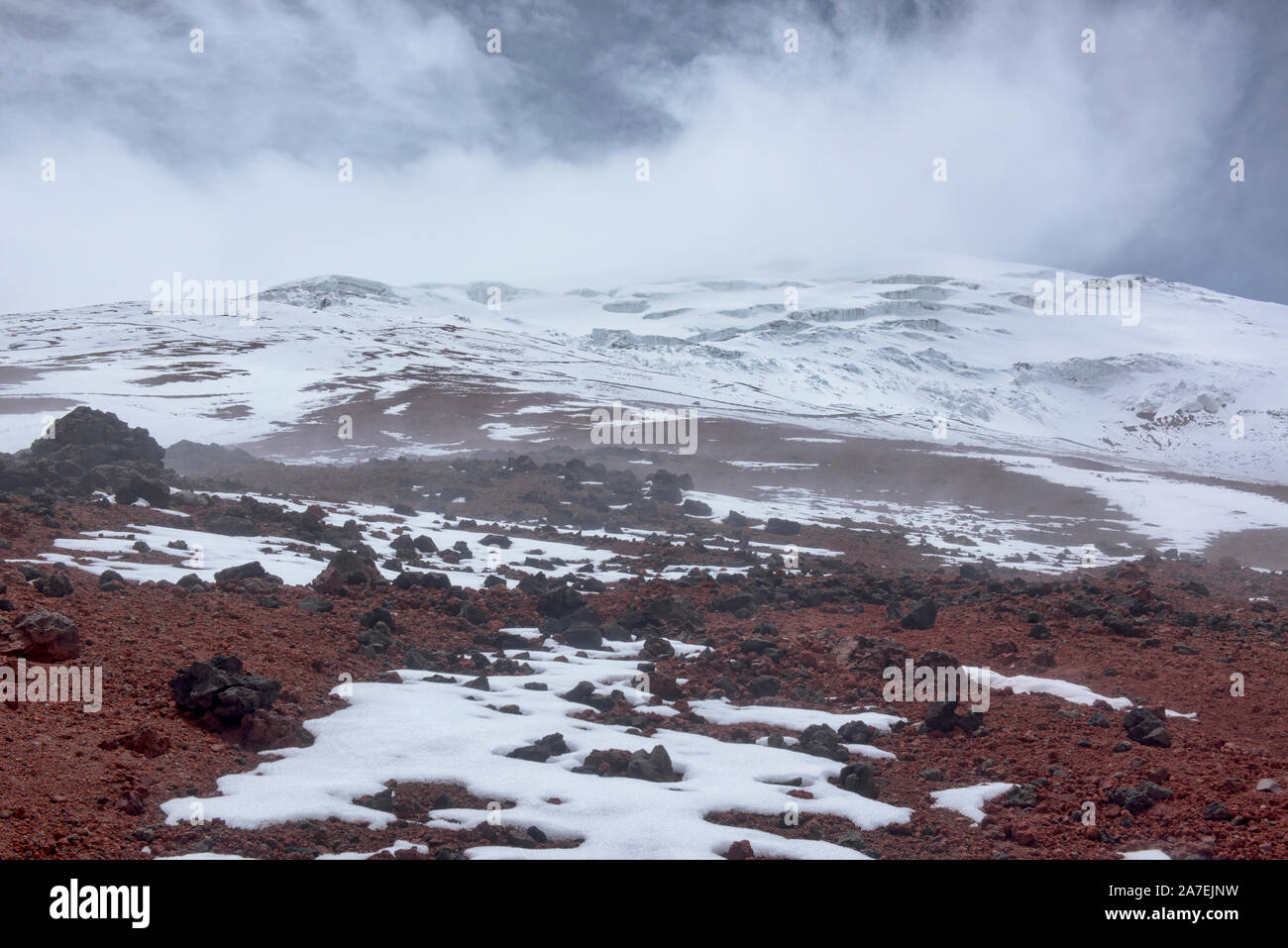 Blick auf den Gipfel und verschwinden Schnee auf den Vulkan Cotopaxi, Cotopaxi Natioanal Park, Ecuador Stockfoto