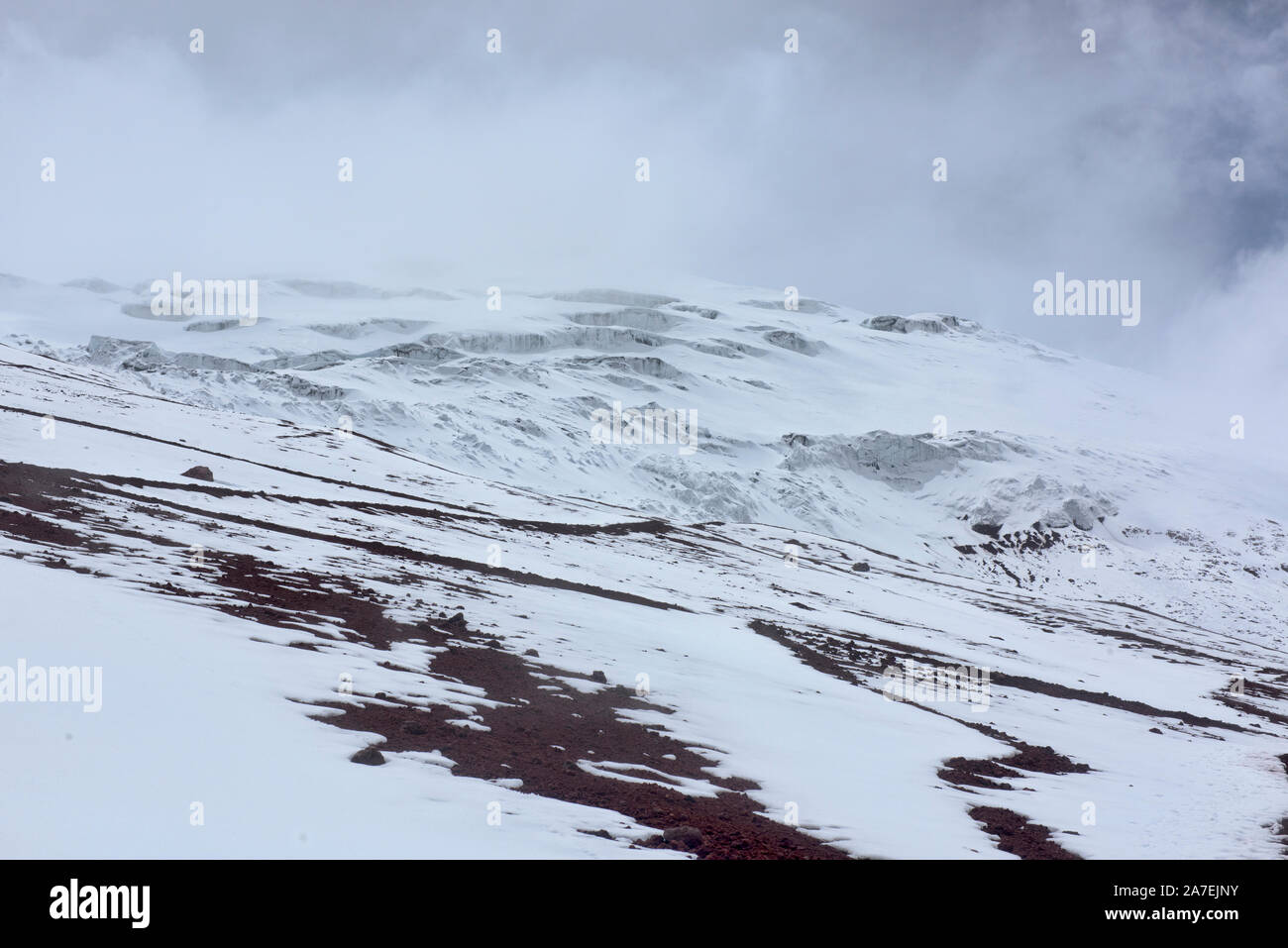 Blick auf den Gipfel und verschwinden Schnee auf den Vulkan Cotopaxi, Cotopaxi Natioanal Park, Ecuador Stockfoto