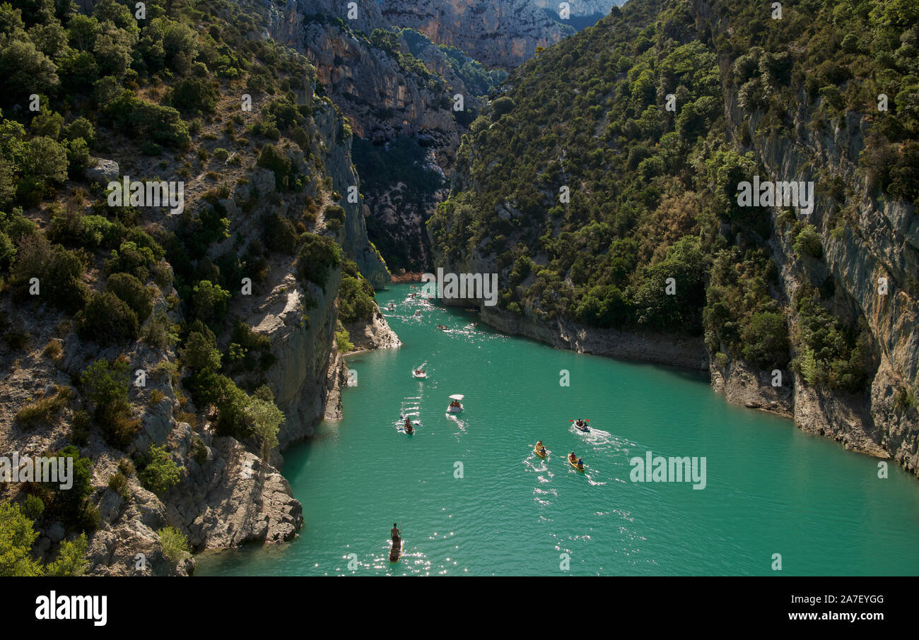 Kanus und Paddelboote am Eingang zum Canyon Verdon Lake Saint Croix Alpes de Haute Provence Frankreich Stockfoto