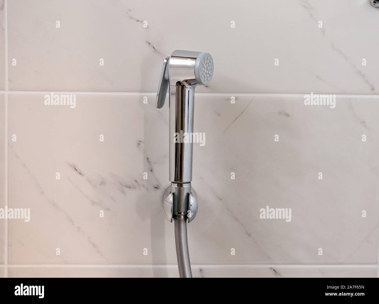 Bidet Dusche an der Wand. Close-up. Stockfoto
