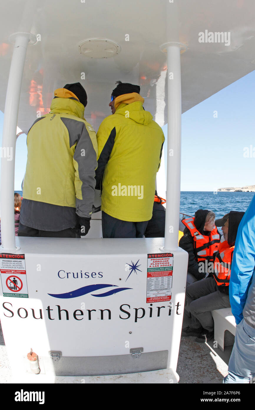 Southern Spirit Walbeobachtung rib Boot auf einer Reise für Touristen. Patagonien, Halbinsel Valdes. Stockfoto