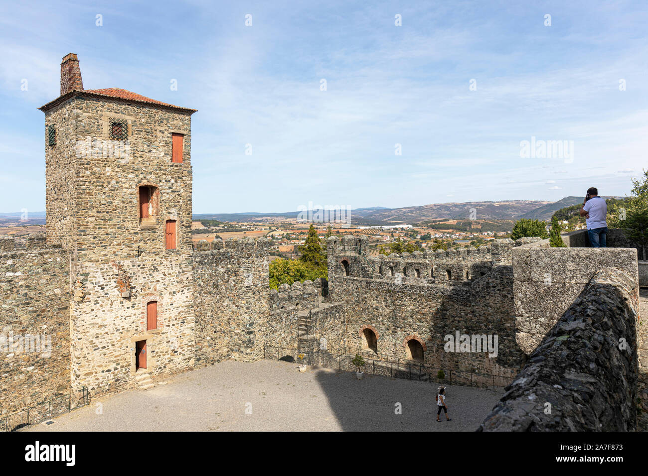 Braganca, Portugal. Die ursprüngliche mittelalterliche Burg auf dem höchsten Punkt gebaut Stockfoto
