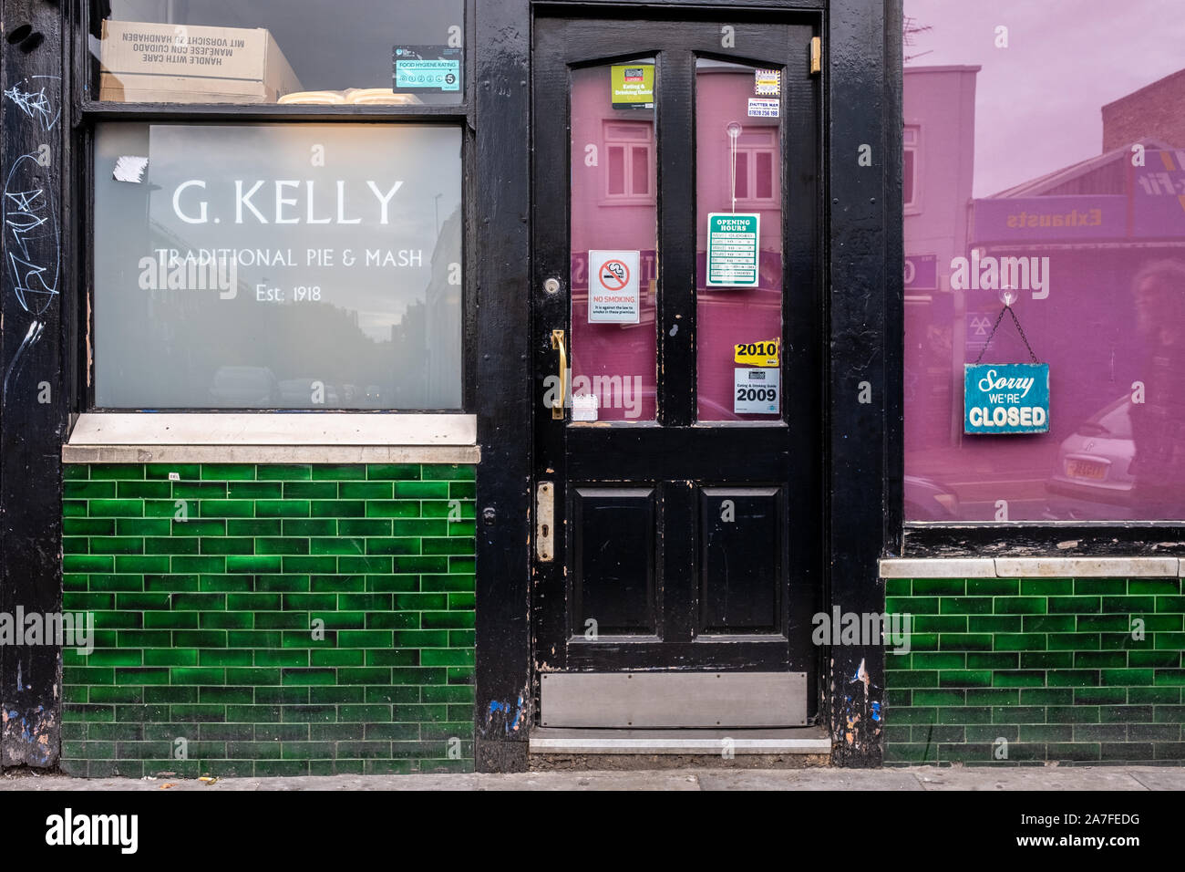 G Kelly Kreis- und Brei Shop auf der Bethnal Green Road, London UK Stockfoto