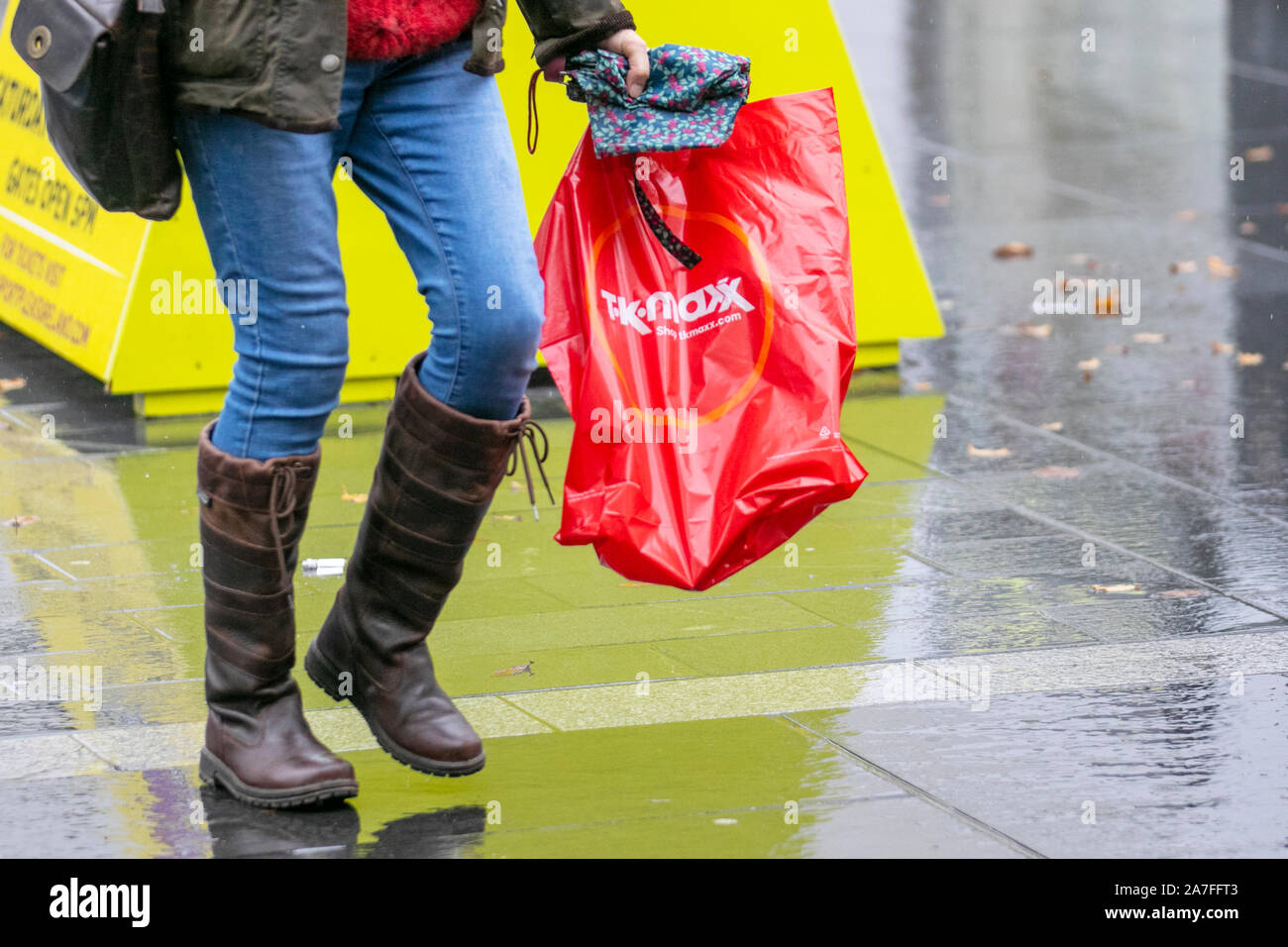 TK Maxx wiederverwendbare Wiederverwertung Recycling wiederverwendbar Einkaufen Konsum Bequemlichkeit Supermarkt Kunststoff einkaufen Taschen wiederverwendbare Tasche fur das Leben store Taschen fur d...