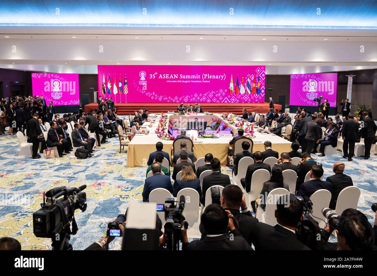 Bangkok, Thailand. 2 Nov, 2019. ASEAN-Führer nehmen an der Plenarsitzung der 35. Tagung der Vereinigung Südostasiatischer Nationen (ASEAN) Gipfel in Bangkok, Thailand, November 2, 2019. Credit: Zhu Wei/Xinhua/Alamy leben Nachrichten Stockfoto