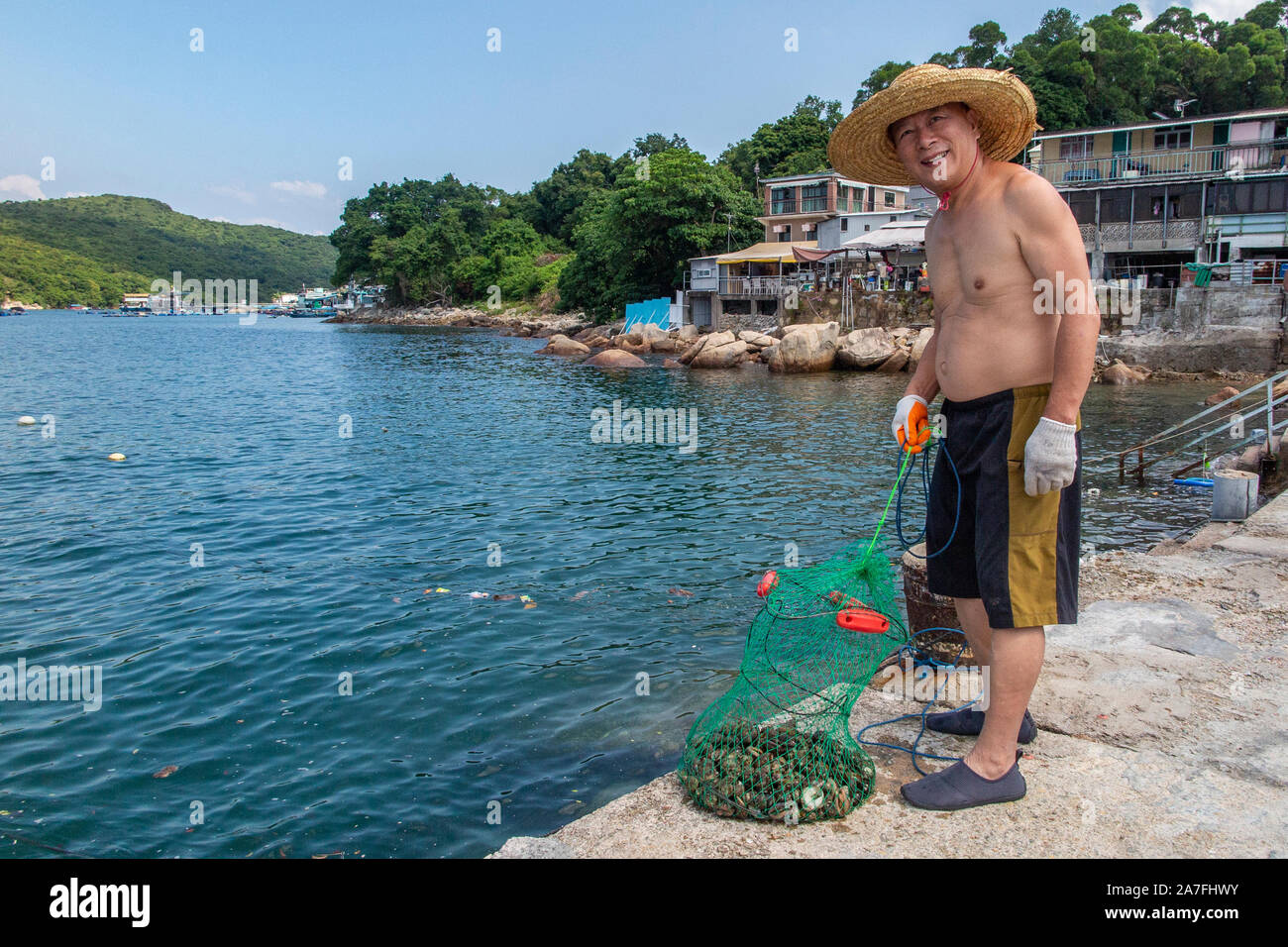 Ein Fischer auf Tap Mun Insel (auch als Gras Insel bekannt), einer abgelegenen Insel Hong Kong Stockfoto