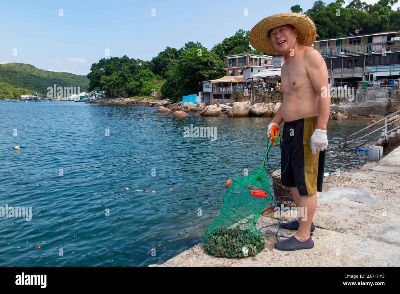 Ein Fischer auf Tap Mun Insel (auch als Gras Insel bekannt), einer abgelegenen Insel Hong Kong Stockfoto