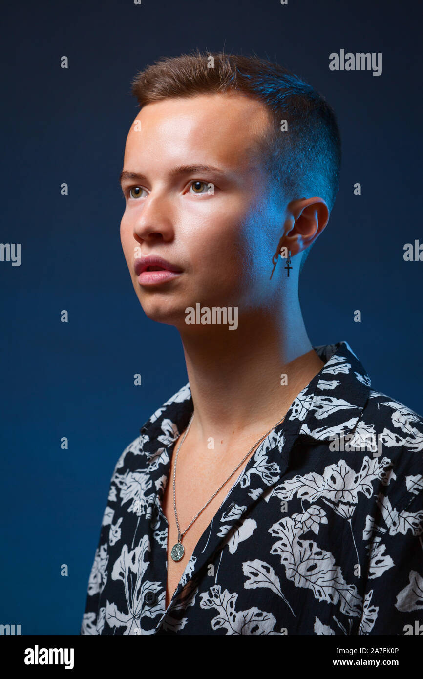 Jungen weißen männlichen Modell in ein Studio einrichten Stockfoto